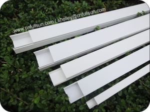 PVC-csatornák Könnyen kivágható lábazatcsatornák elektromos kábelekhez